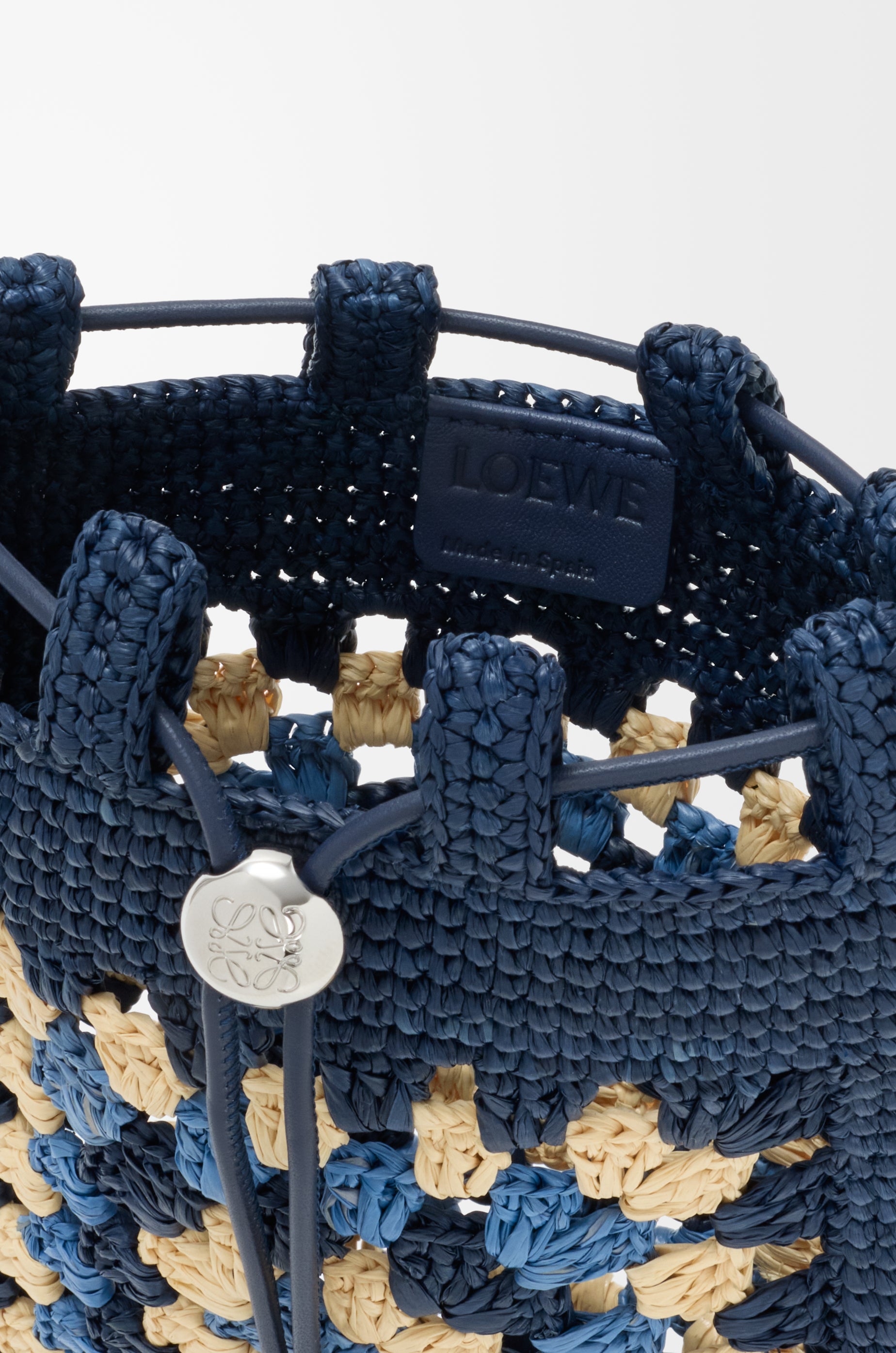 Loewe Drawstring pocket in classic calfskin and raffia