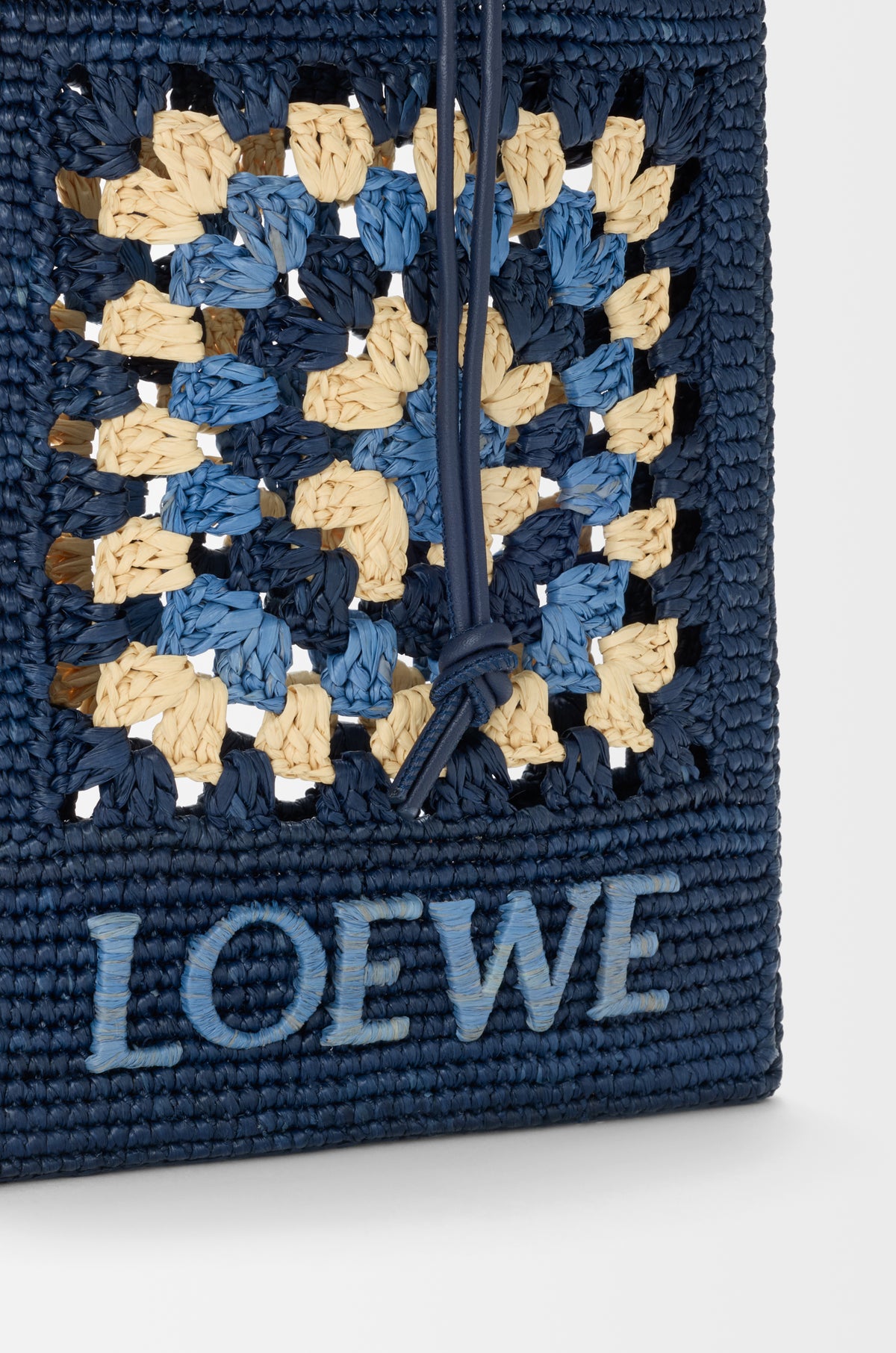 Loewe Drawstring pocket in classic calfskin and raffia