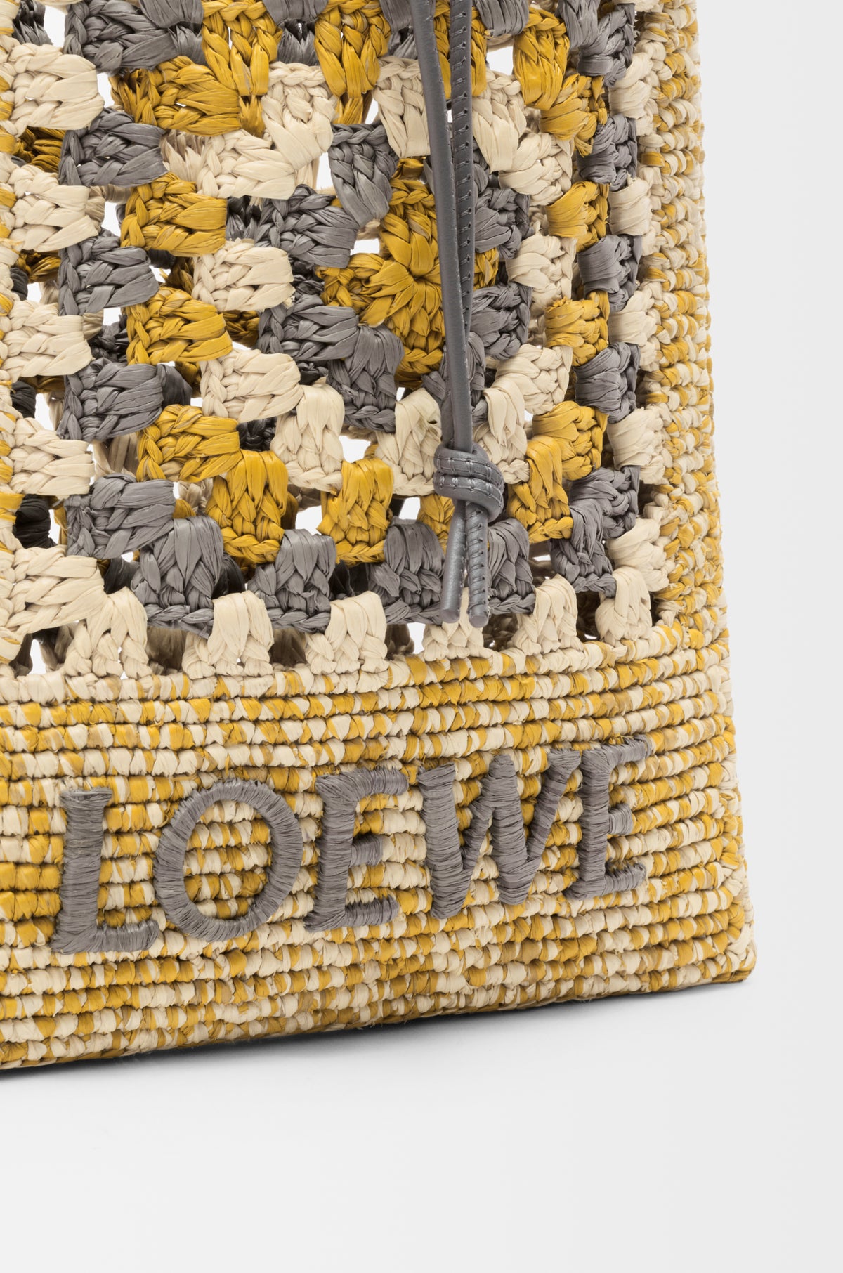 Loewe Drawstring pocket in classic calfskin and raffia