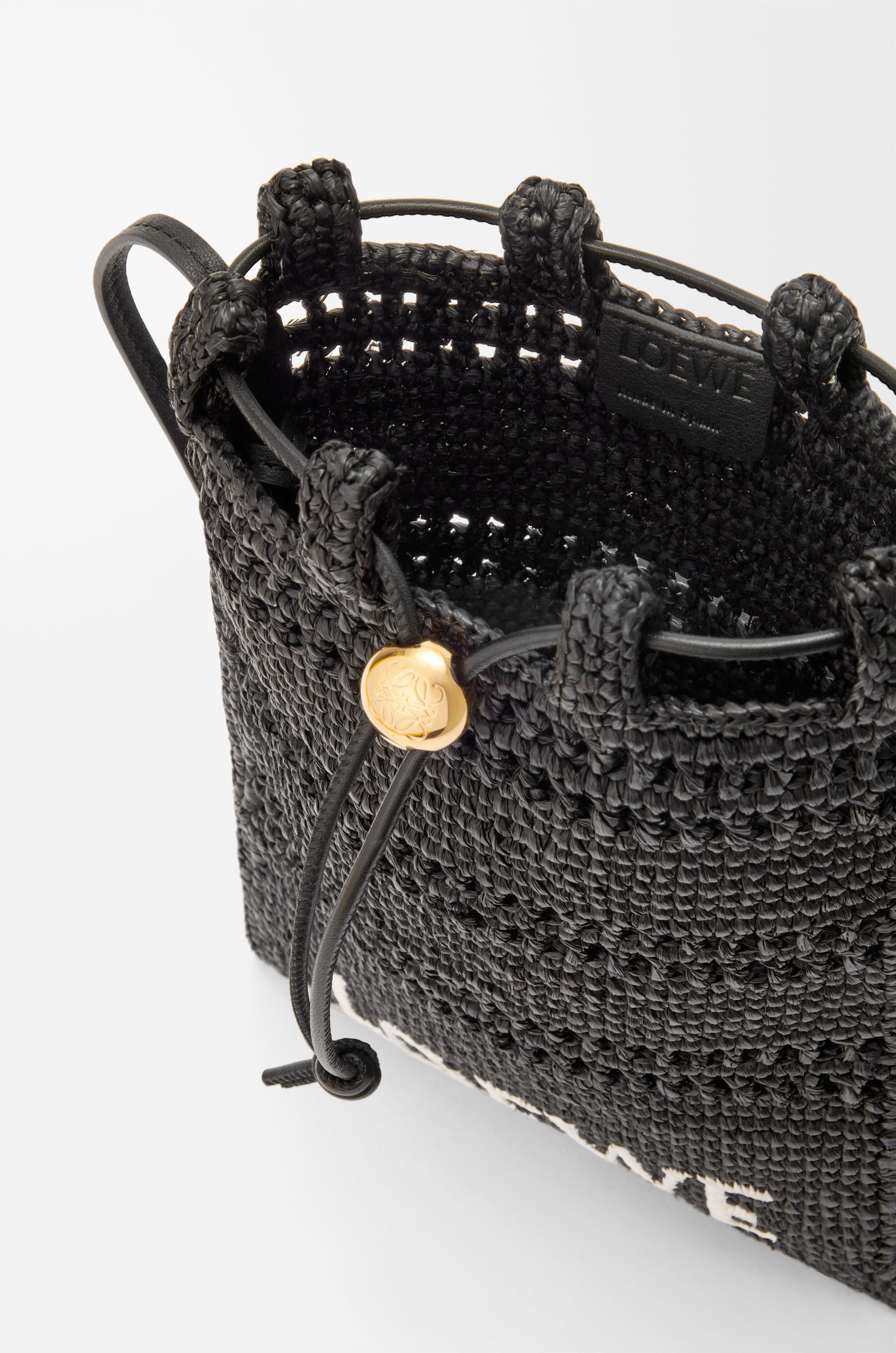 Loewe Drawstring pocket in raffia