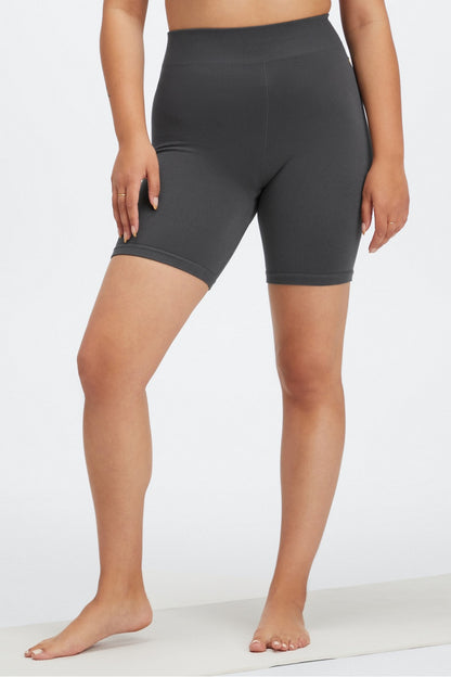 Fabletics Cloud Seamless High-Waisted 7" Short