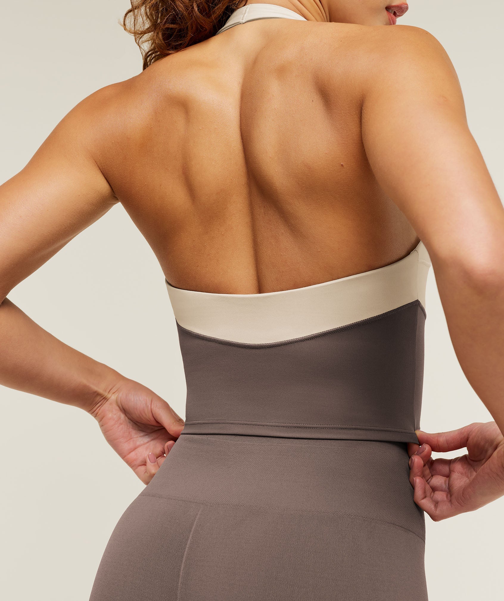 Women's Gymshark Colour Block Halter Neck Tank With Shelf Cool Brown