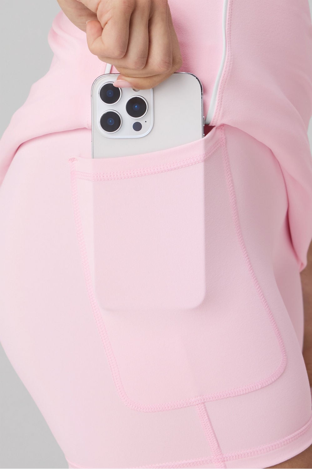 #color_soft-pink/classic-white