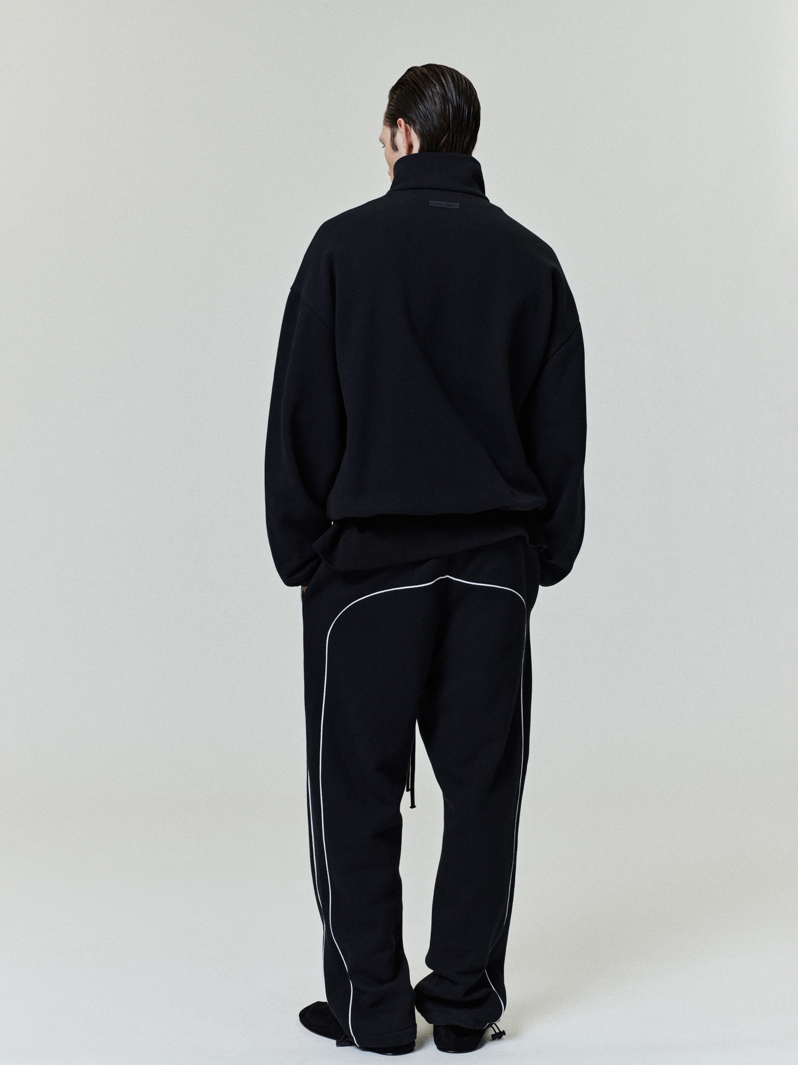 Essentials Relaxed Fleece Sweatpant With Piping Jet Black/Cloud White