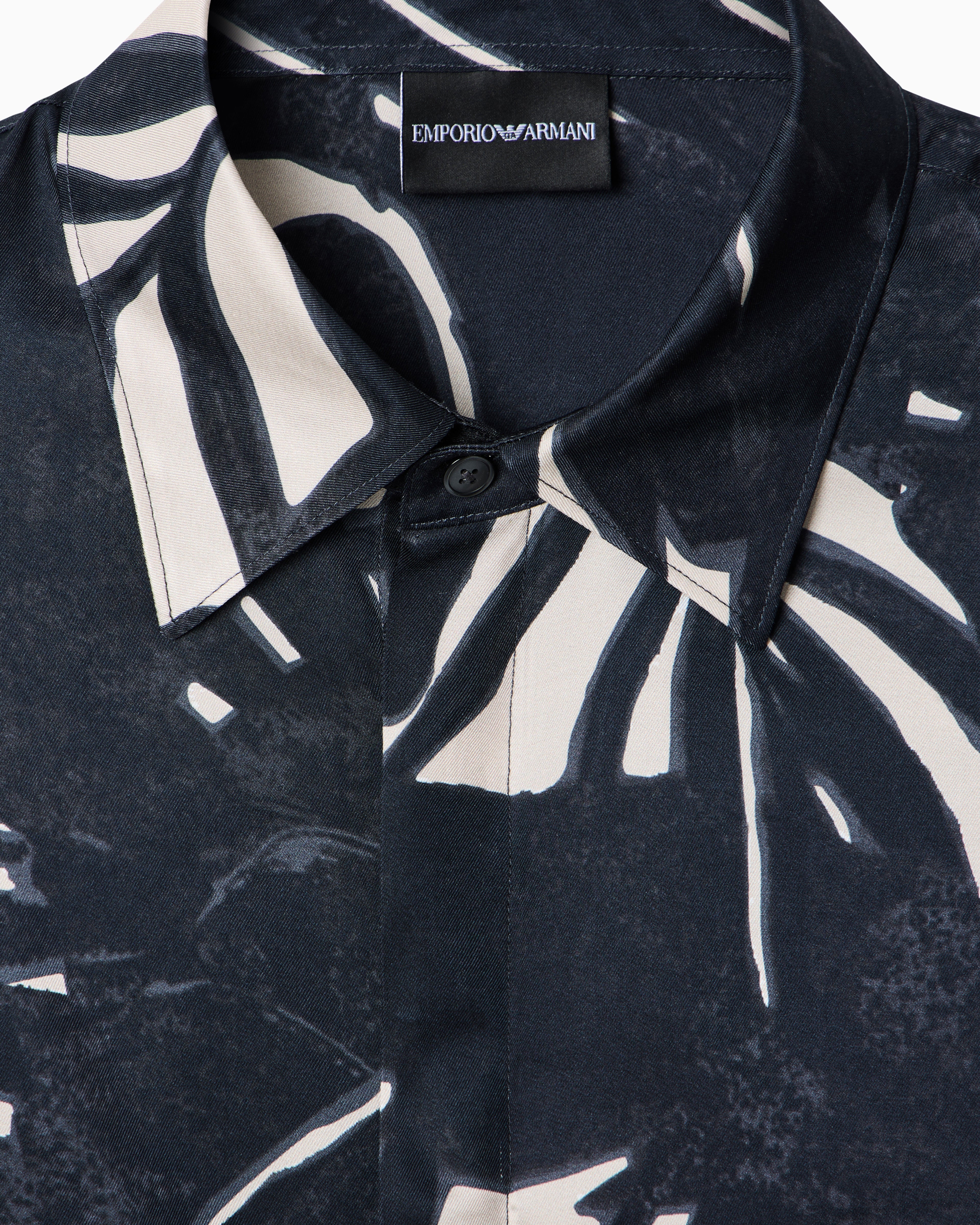 Emporio Armani Comfort-fit, fluid viscose shirt with an all-over print
