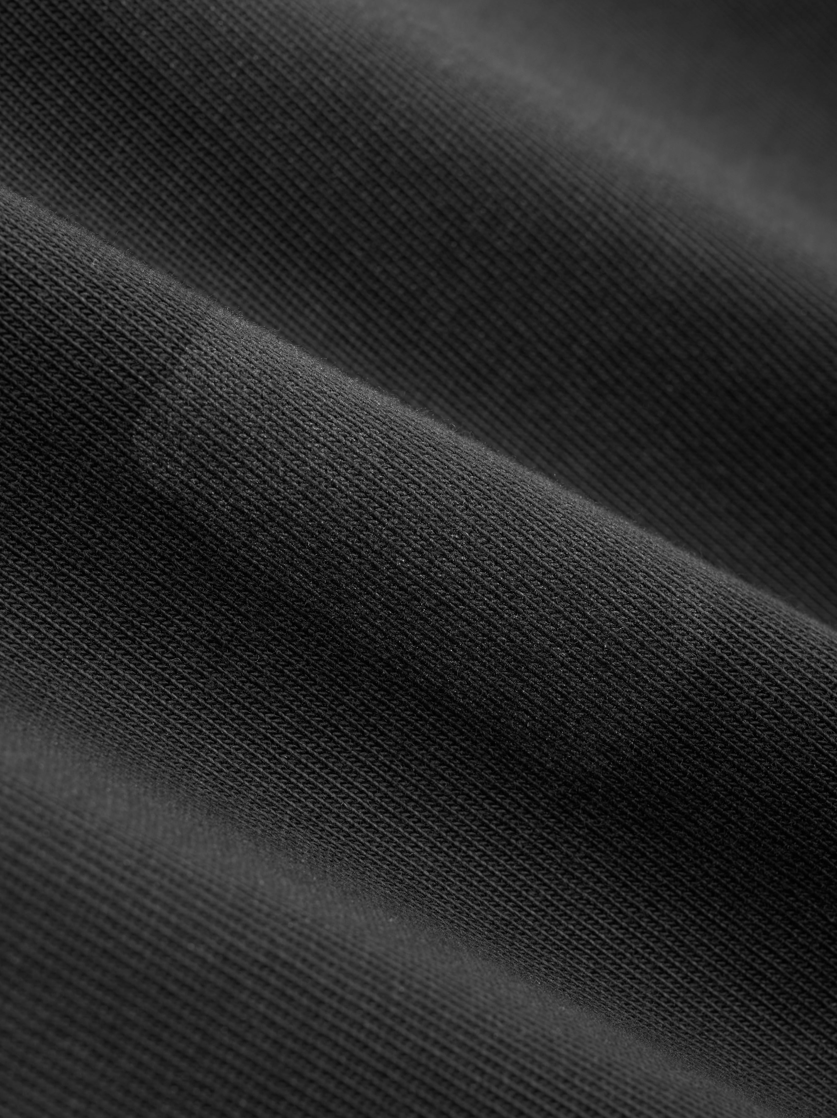 Essentials Airbrush 8 Ls Tee Black