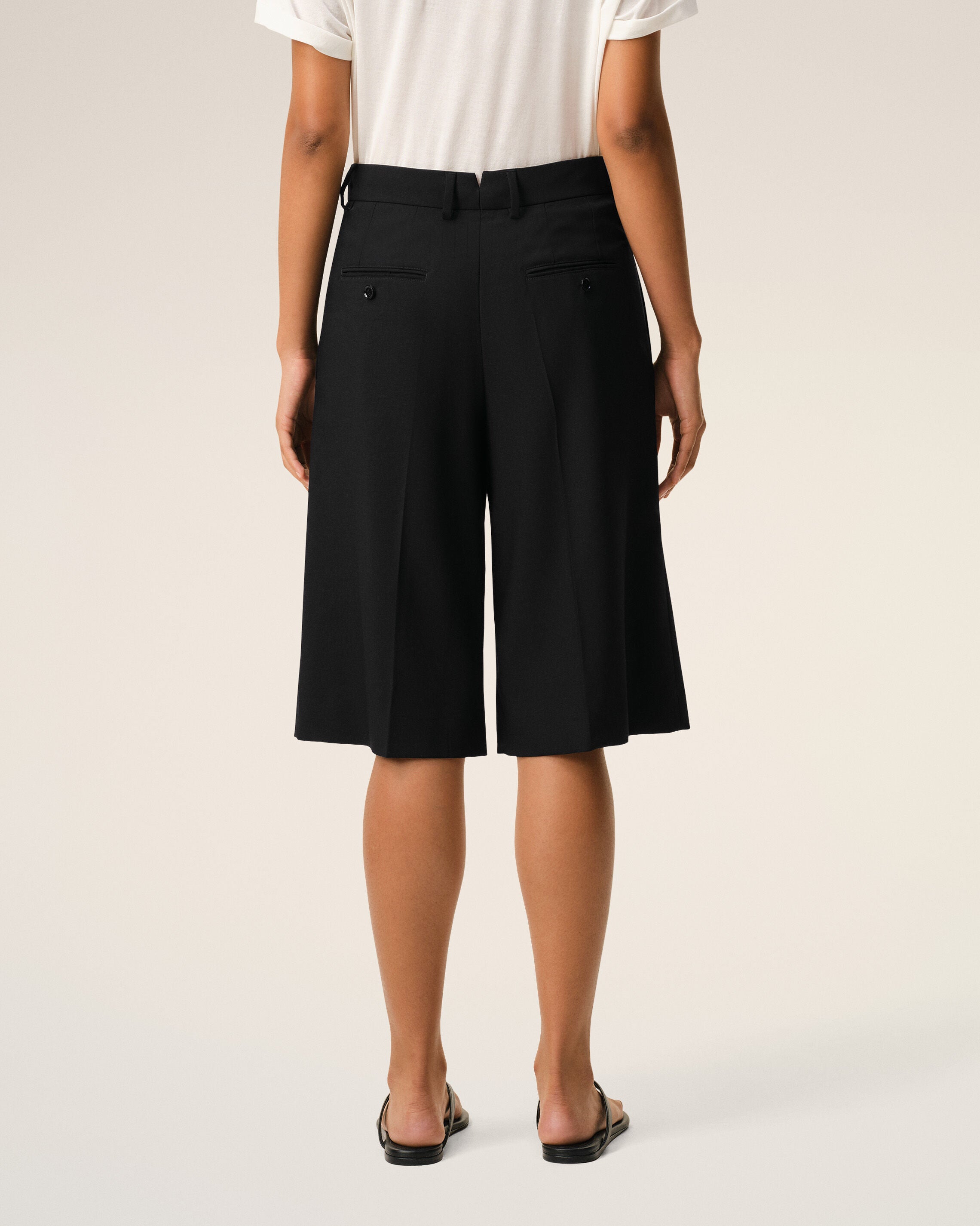 AmiParis Black New Wool Low Waist Wide Bermuda Shorts Women's