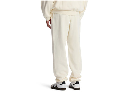 fear of god essentials sweatpant cloud dancer