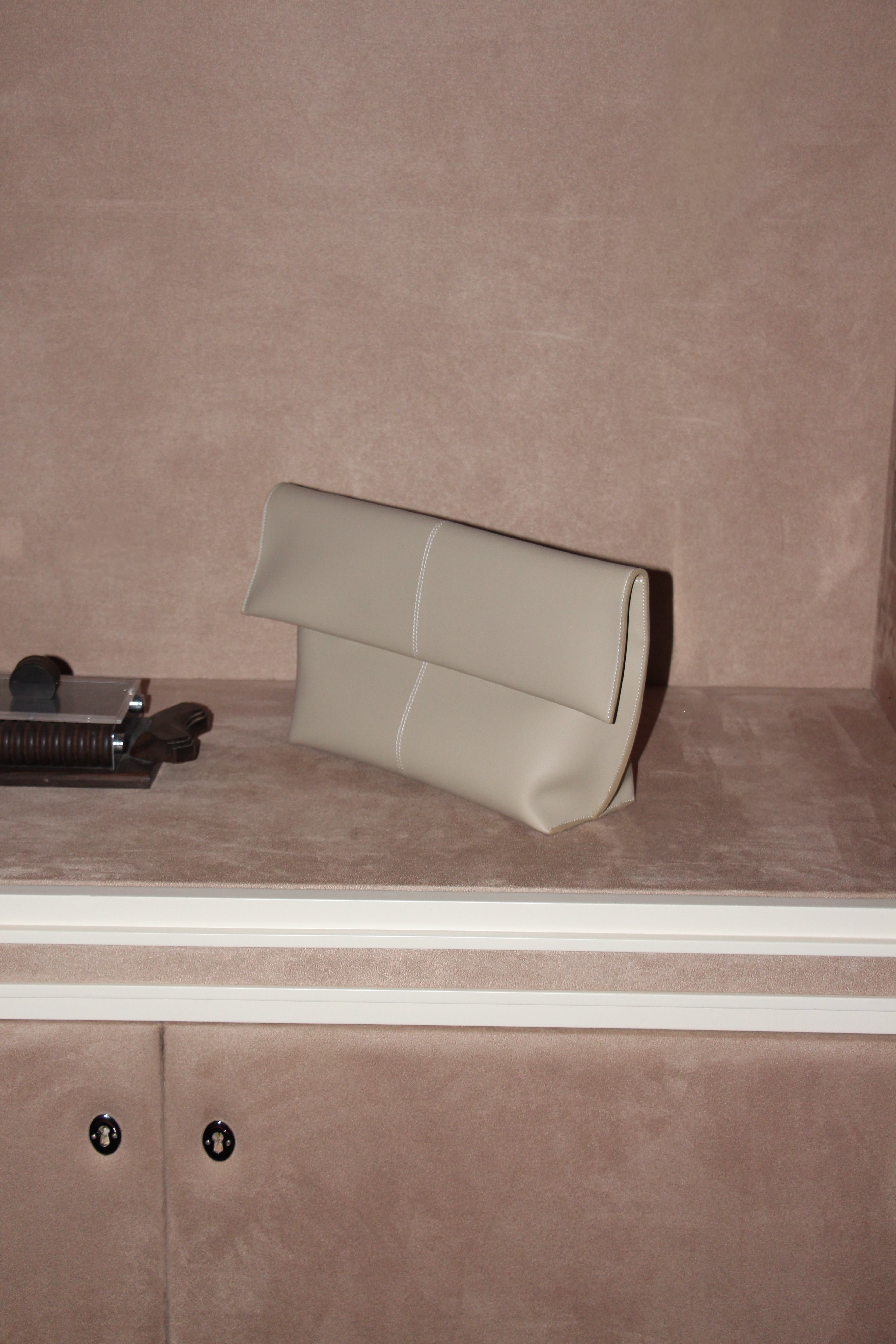 Freja Seamed Clutch Sand