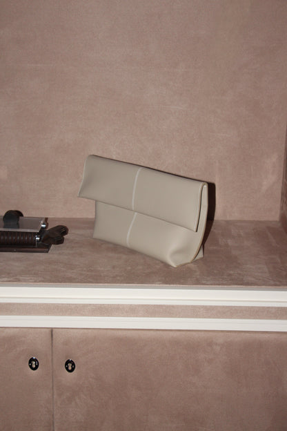 Freja Seamed Clutch Sand
