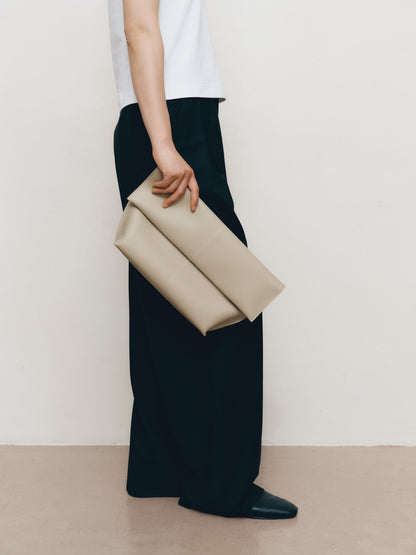 Freja Seamed Clutch Sand