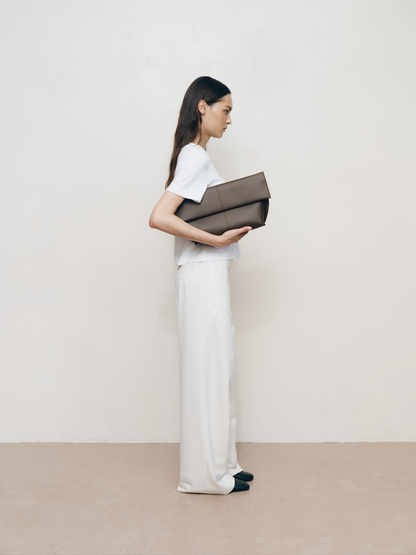 Freja Seamed Clutch Espresso