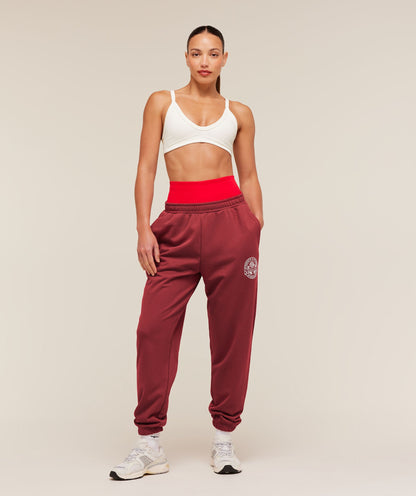 Women's Gymshark Strength And Fitness Crest Graphic Joggers Athletic Burgundy