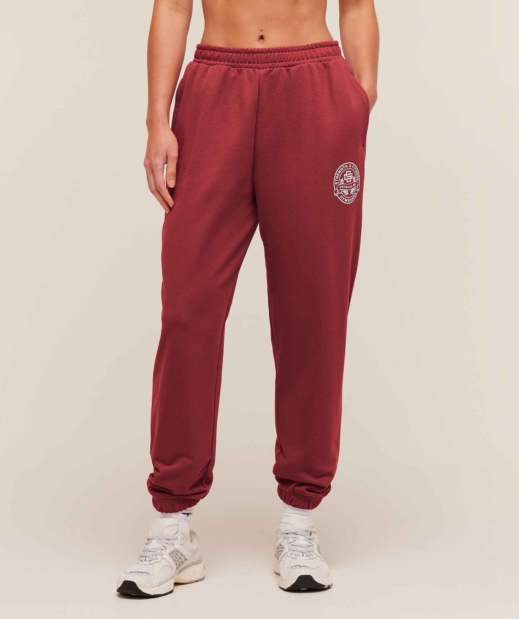 Women's Gymshark Strength And Fitness Crest Graphic Joggers Athletic Burgundy