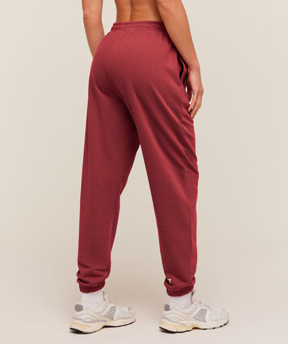 Women's Gymshark Strength And Fitness Crest Graphic Joggers Athletic Burgundy