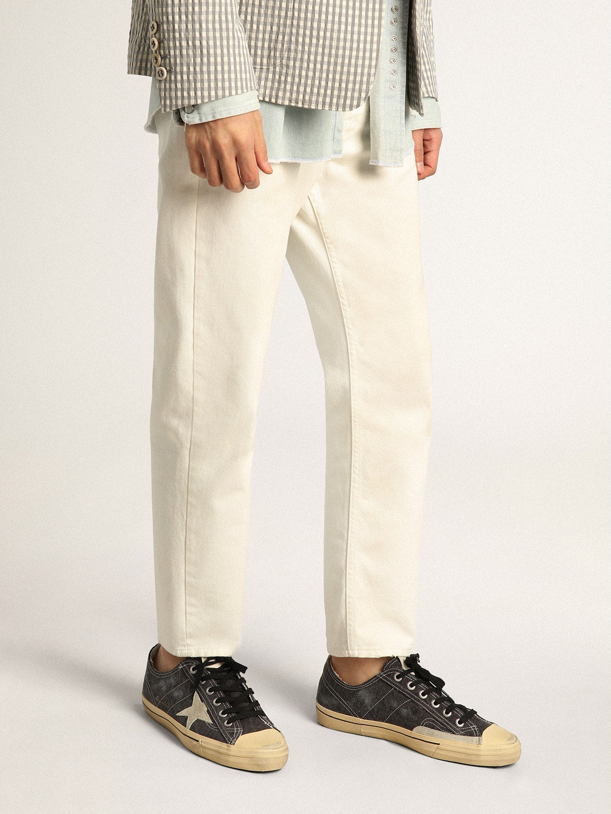 Golden Goose Mens V-Star In Black Canvas With Ice-Gray Star And Heel Mens