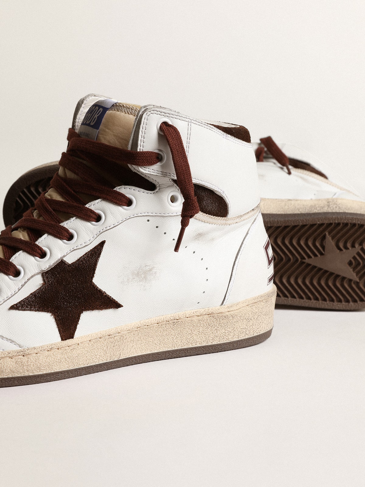 Golden Goose Mens Sky-Star In White Nappa Leather With A Chocolate Suede Star Mens