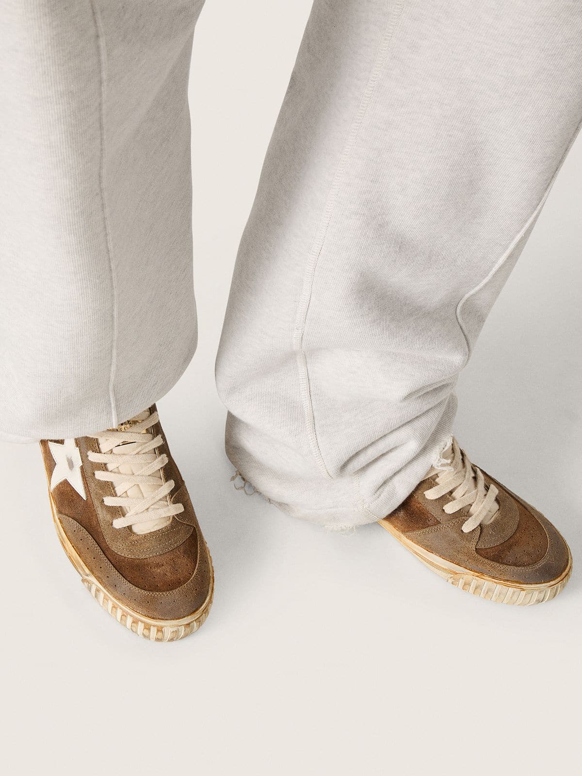 Golden Goose Mens Mid Star Lab In Rust-Colored Suede With White Leather Star Mens