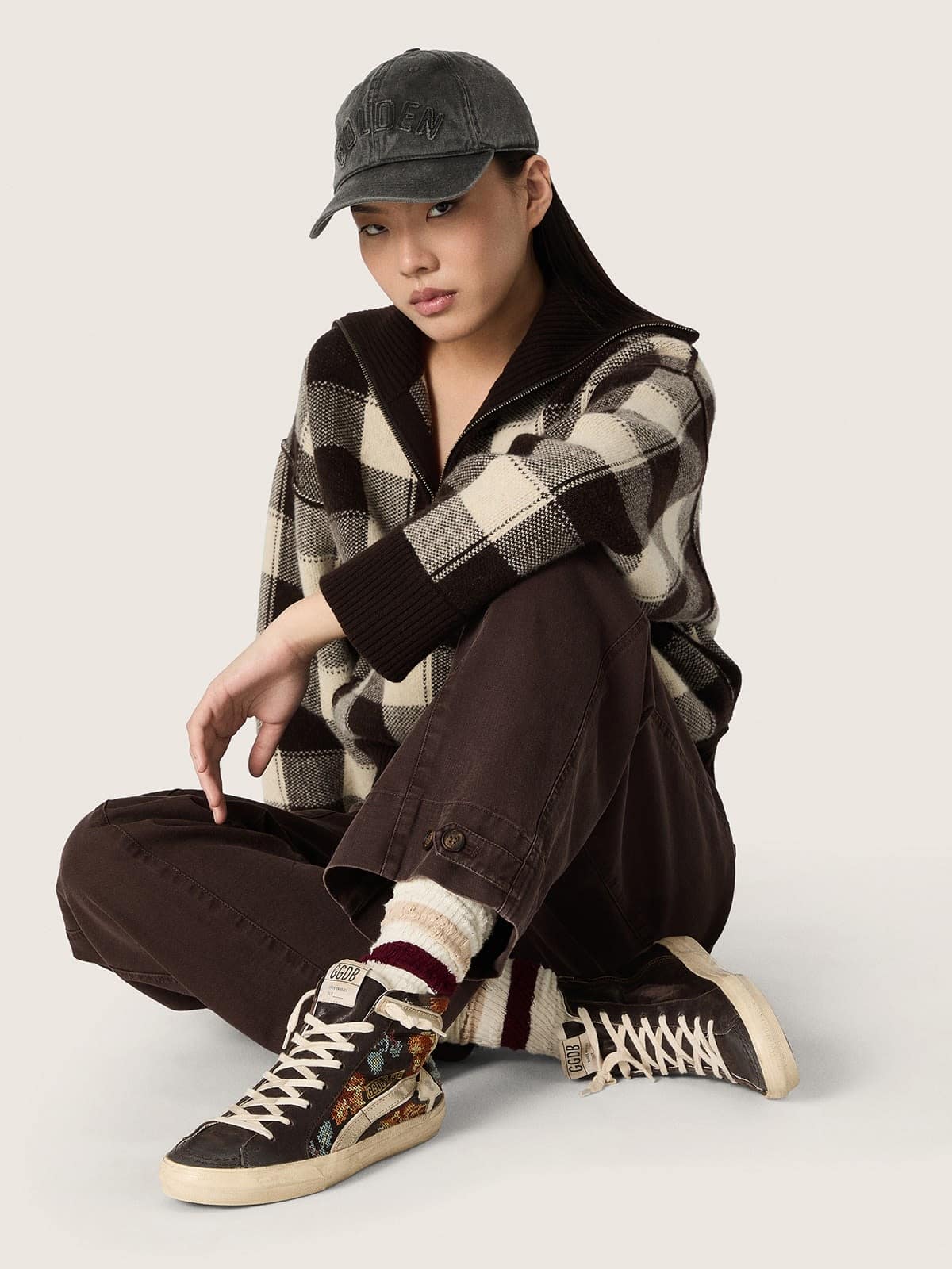 Golden Goose Womens Slide In Ebony Leather With Cream Star And Multicolor Embroidery Womens