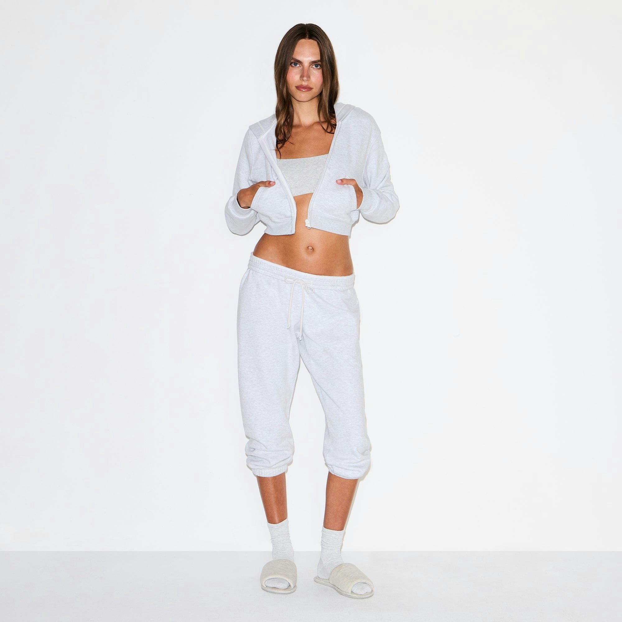 COTTON FLEECE LOW RISE CAPRI JOGGER
