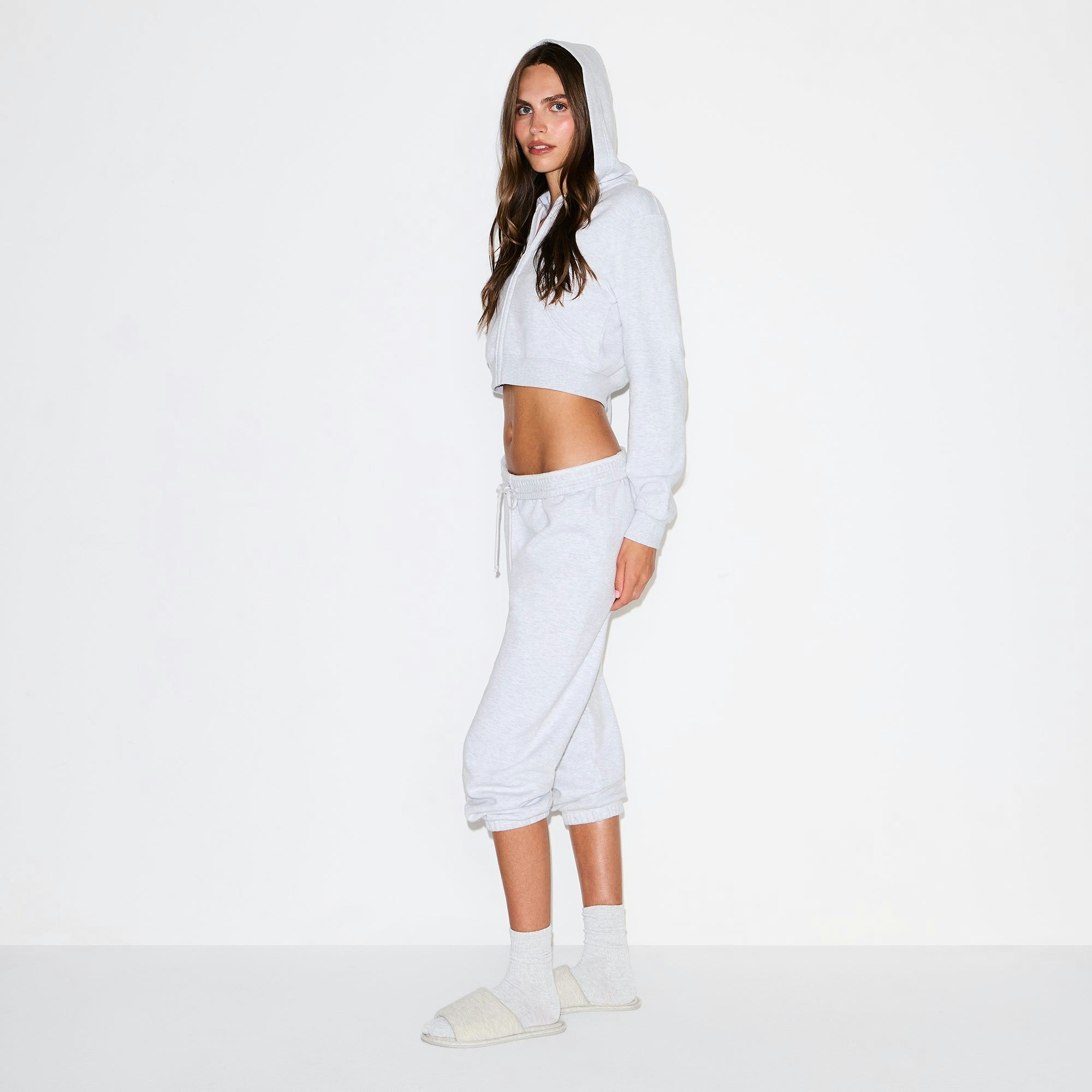 COTTON FLEECE LOW RISE CAPRI JOGGER