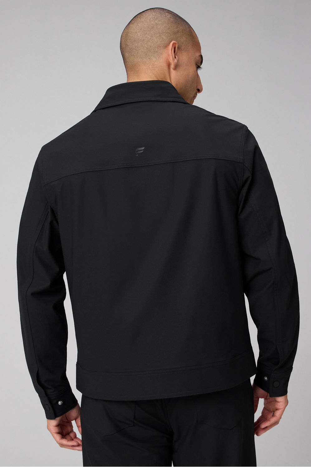 #color_black/classic-white-piped