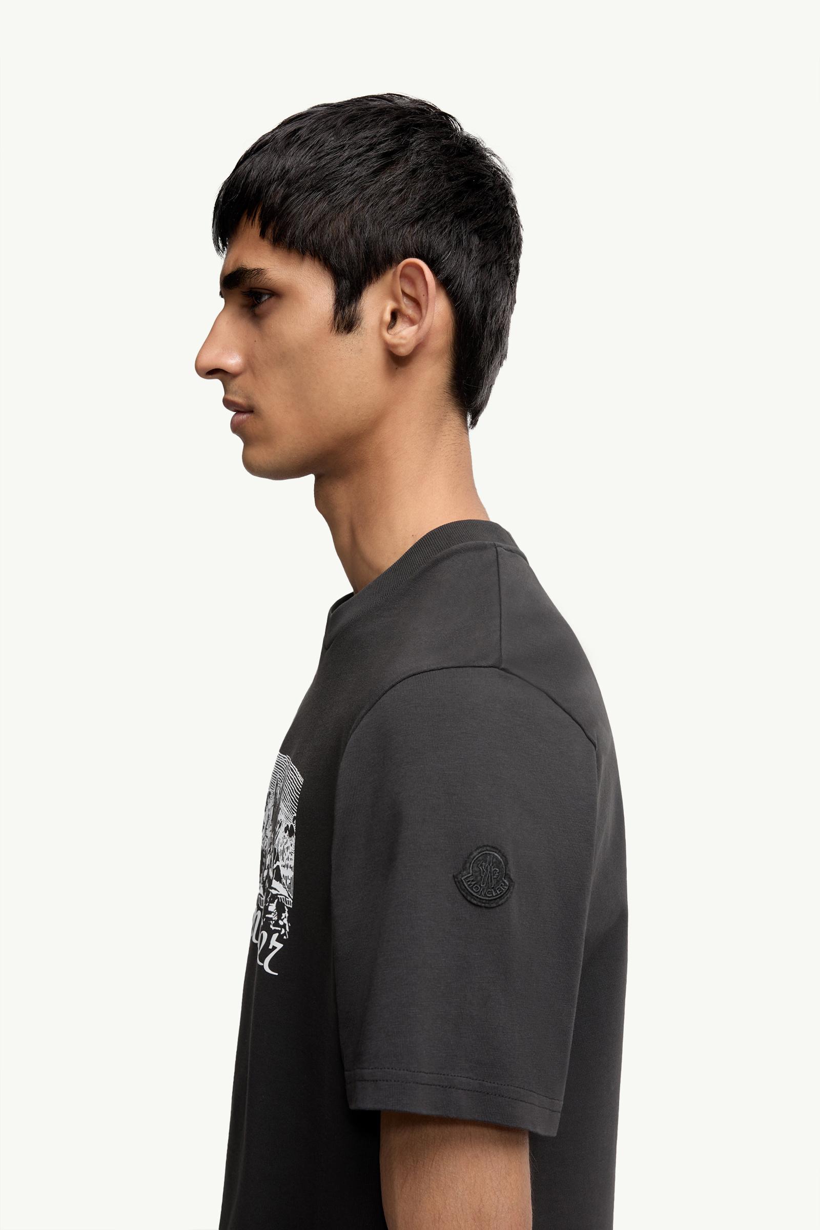Moncler Mountain Logo Cotton T-Shirt Black Black