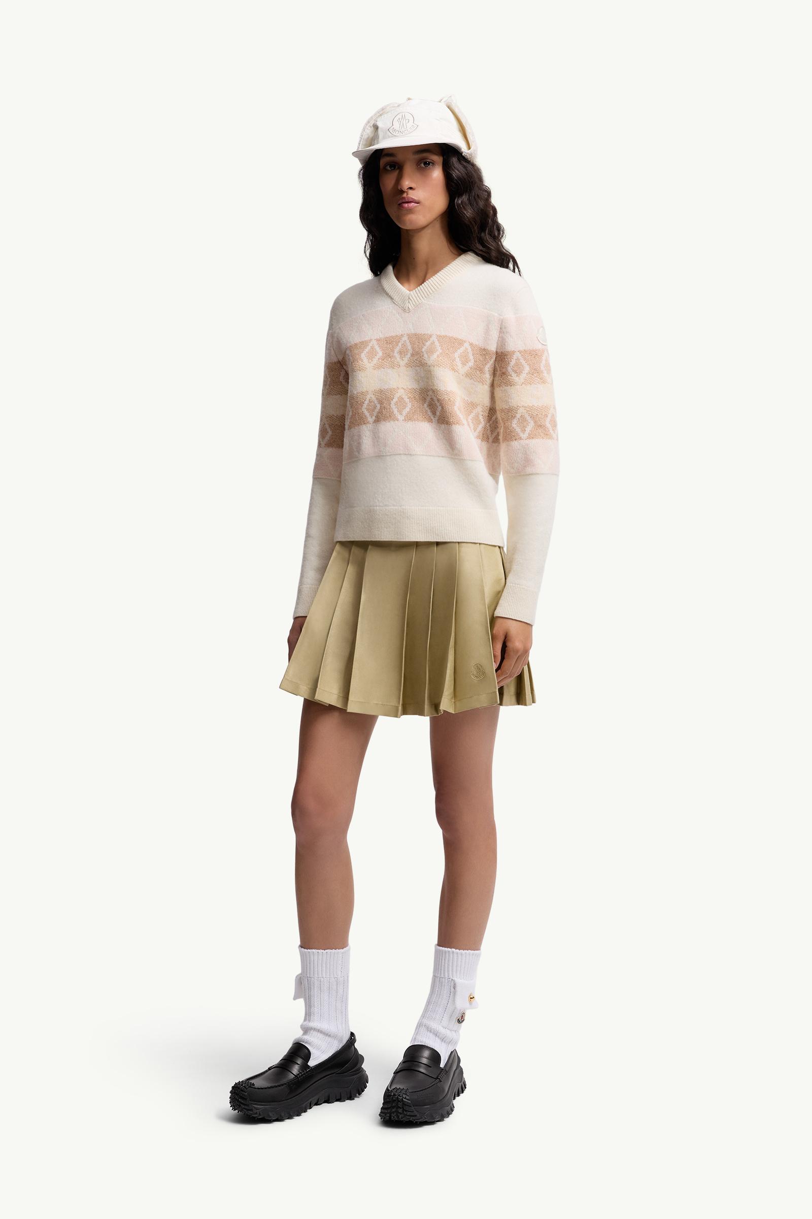 Moncler Wool Jacquard V-Neck Sweater White & Pink White & Pink