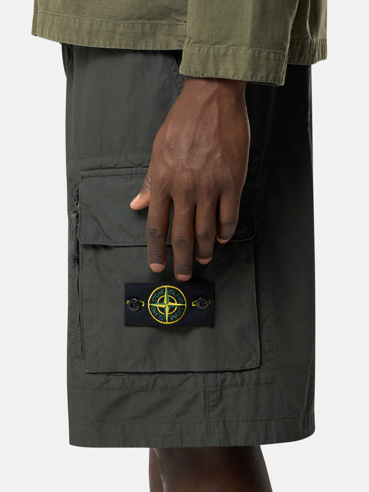 Stone Island Loose-Wide-Leg Bermuda Shorts with Snap Pockets L100003