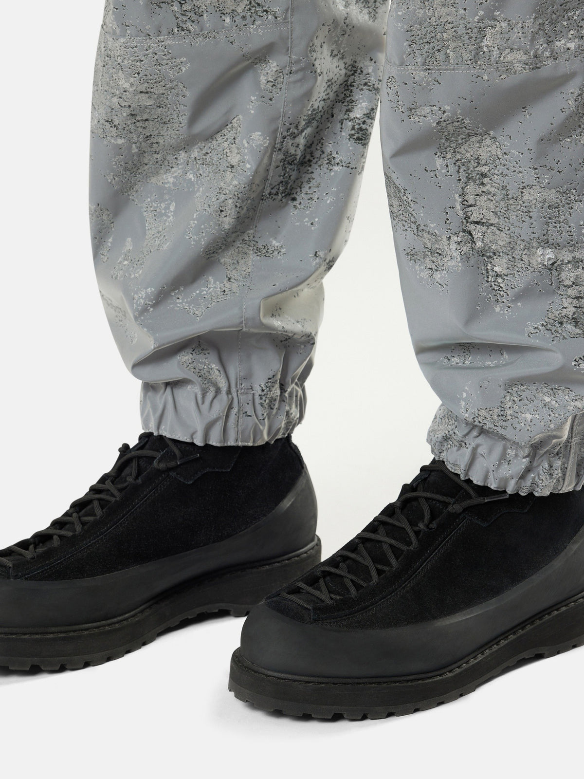 Stone Island Loose-Fit Trousers with Double Zip Pockets 3100001