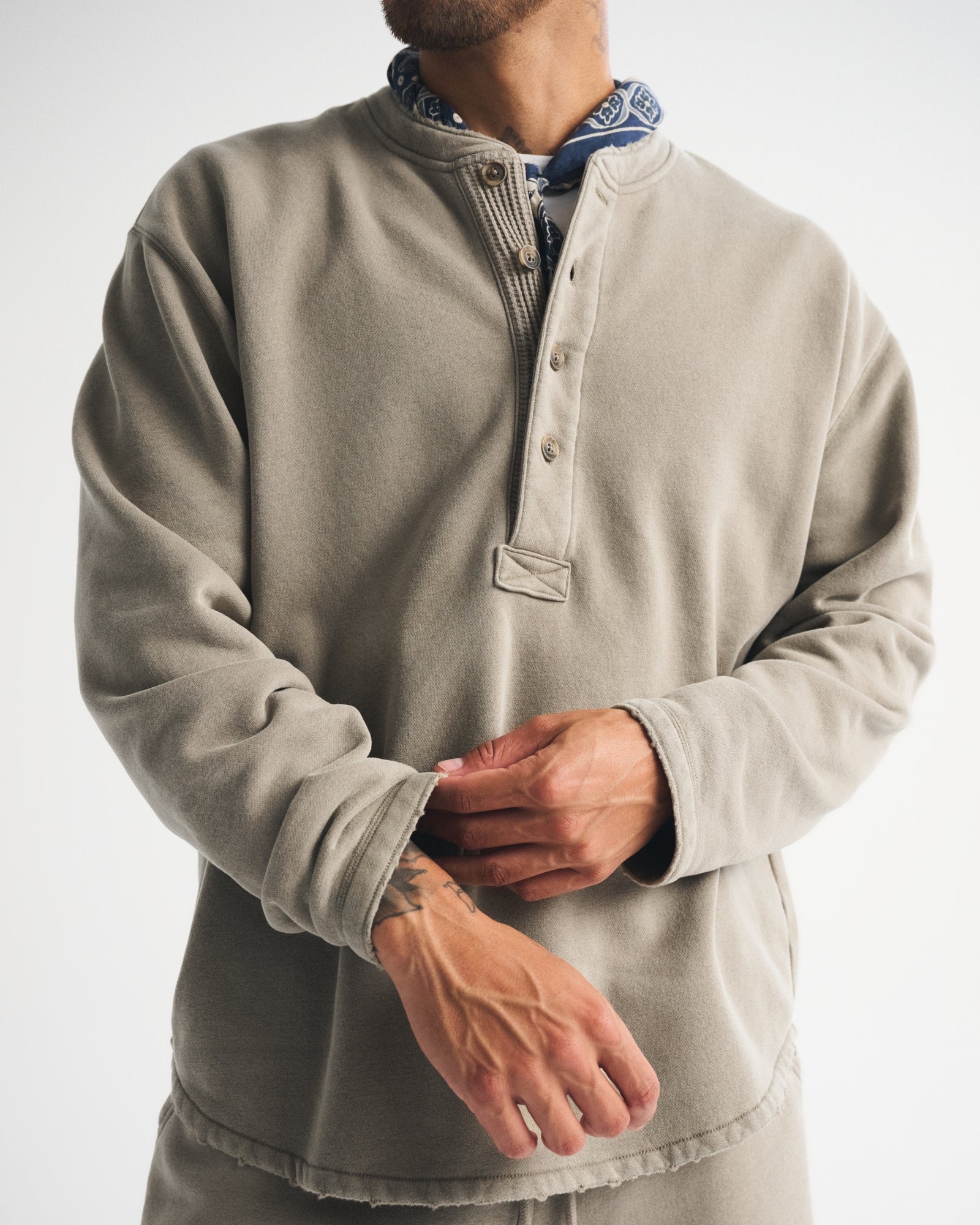 Abercrombie Henley Sweatshirt