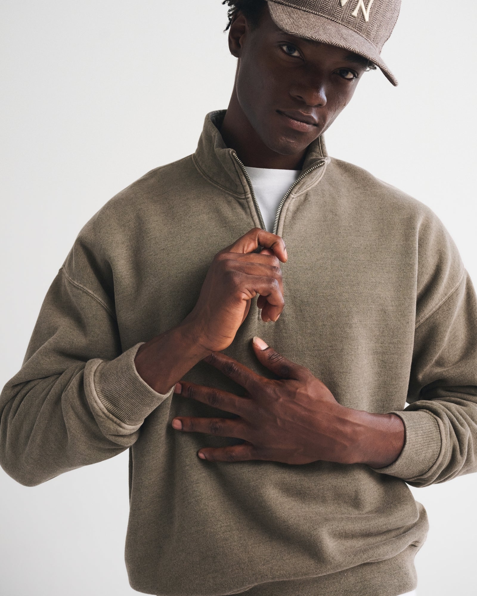 Abercrombie Essential Half-Zip Sweatshirt