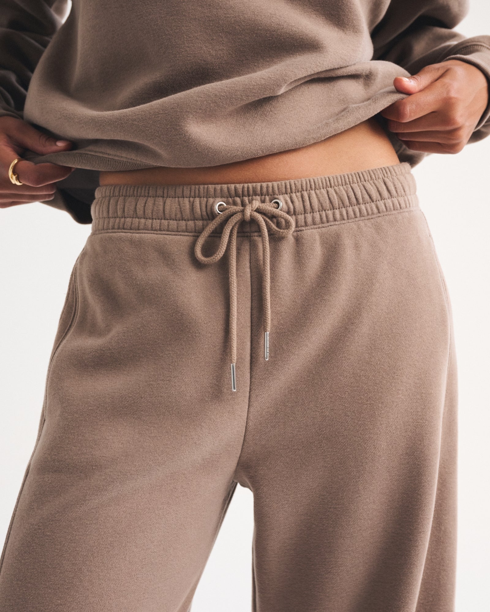 Abercrombie Sunday High Rise Forward Seam Barrel Sweatpant