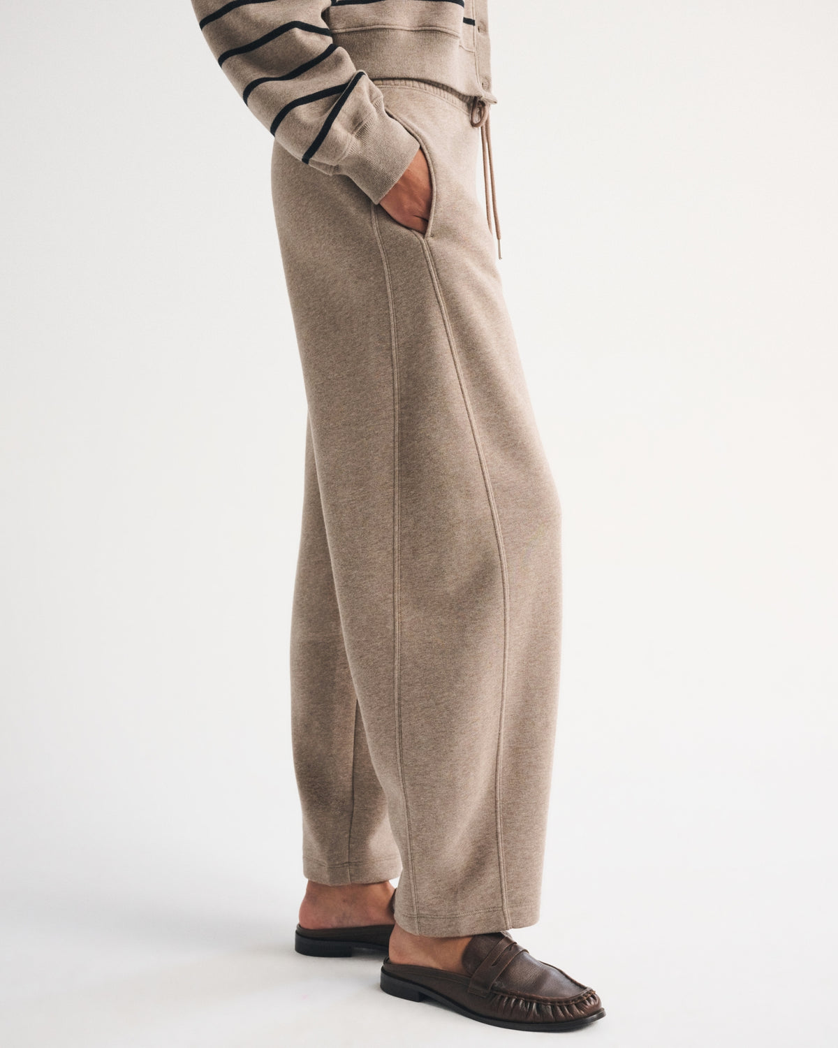 Abercrombie Sunday High Rise Forward Seam Barrel Sweatpant