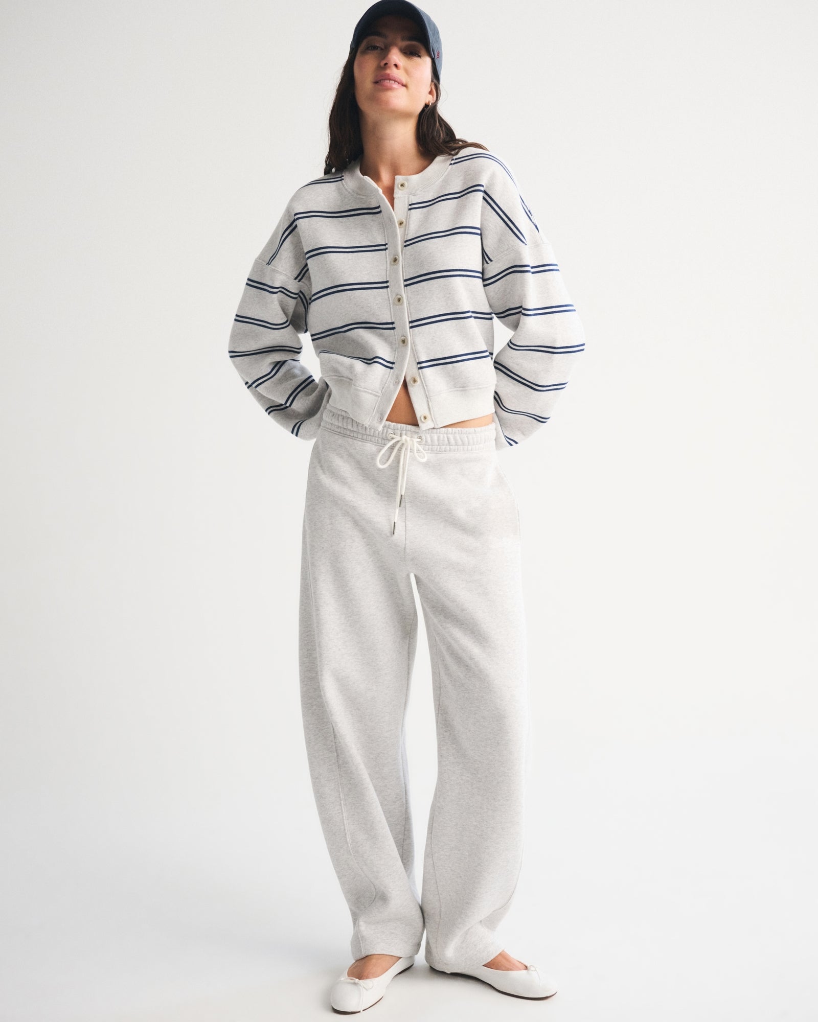 Abercrombie Sunday High Rise Forward Seam Barrel Sweatpant