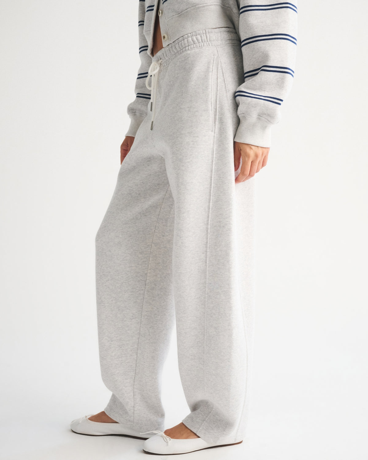 Abercrombie Sunday High Rise Forward Seam Barrel Sweatpant