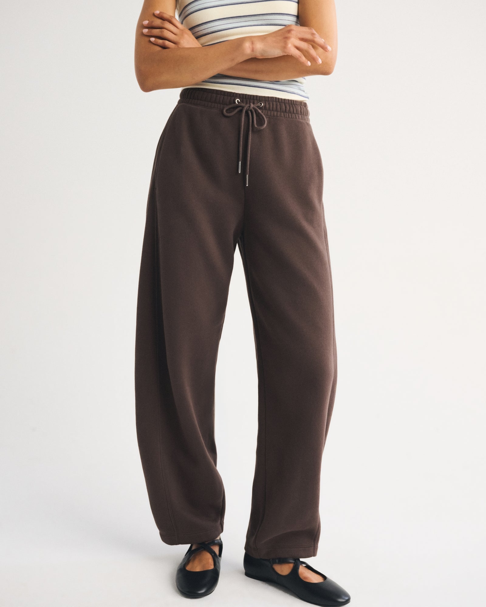 Abercrombie Sunday High Rise Forward Seam Barrel Sweatpant