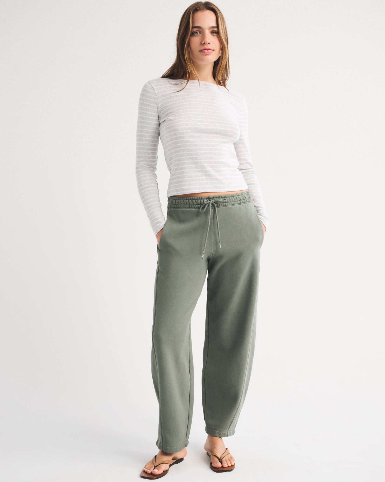 Abercrombie Sunday High Rise Forward Seam Barrel Sweatpant
