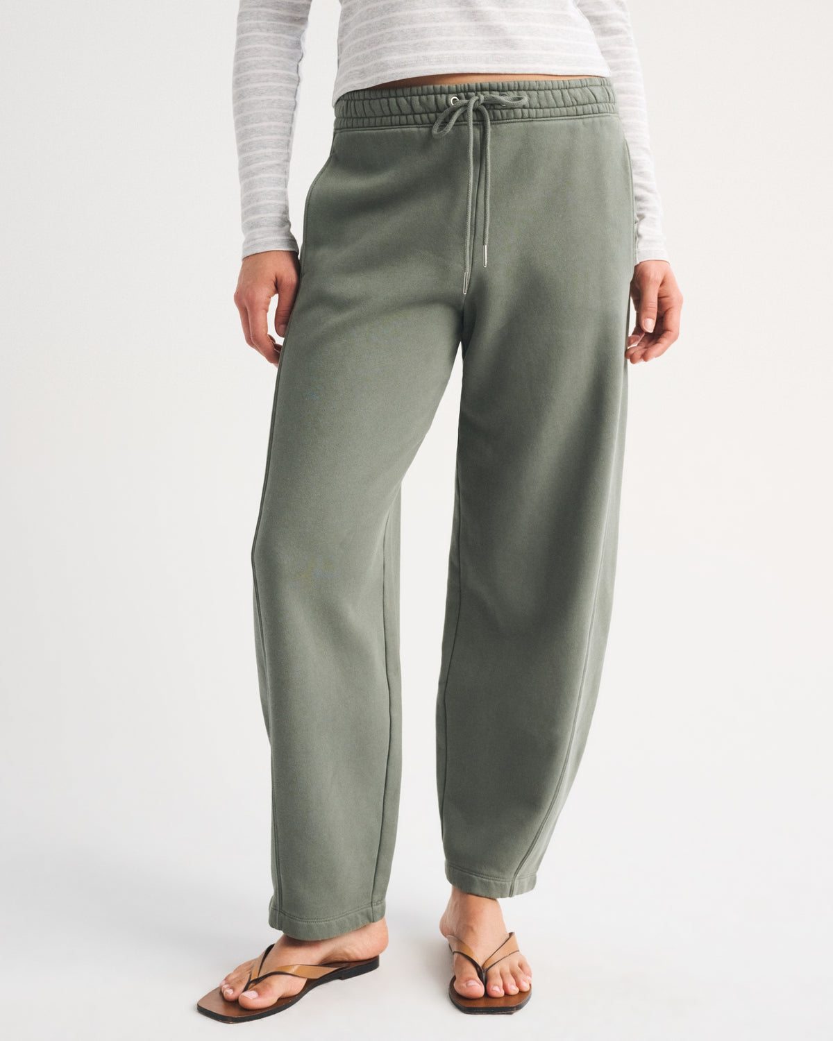 Abercrombie Sunday High Rise Forward Seam Barrel Sweatpant