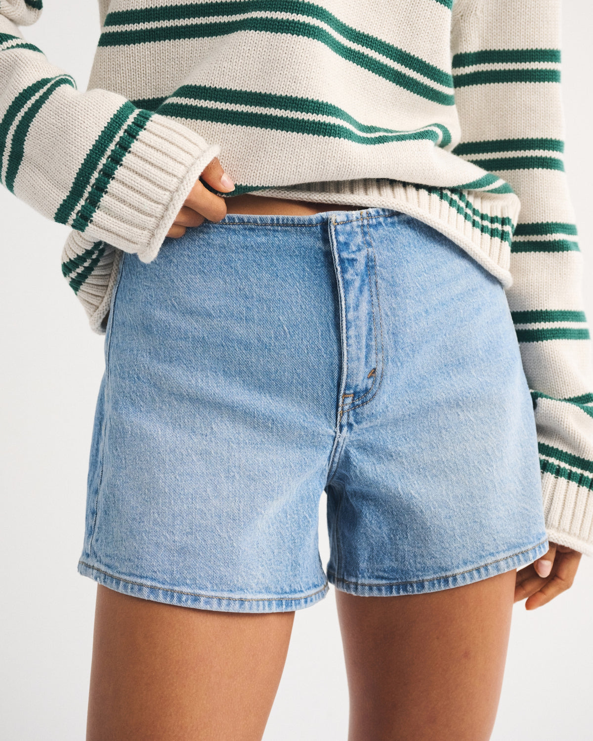 Abercrombie Clean Waist Mid Rise A-Line Short