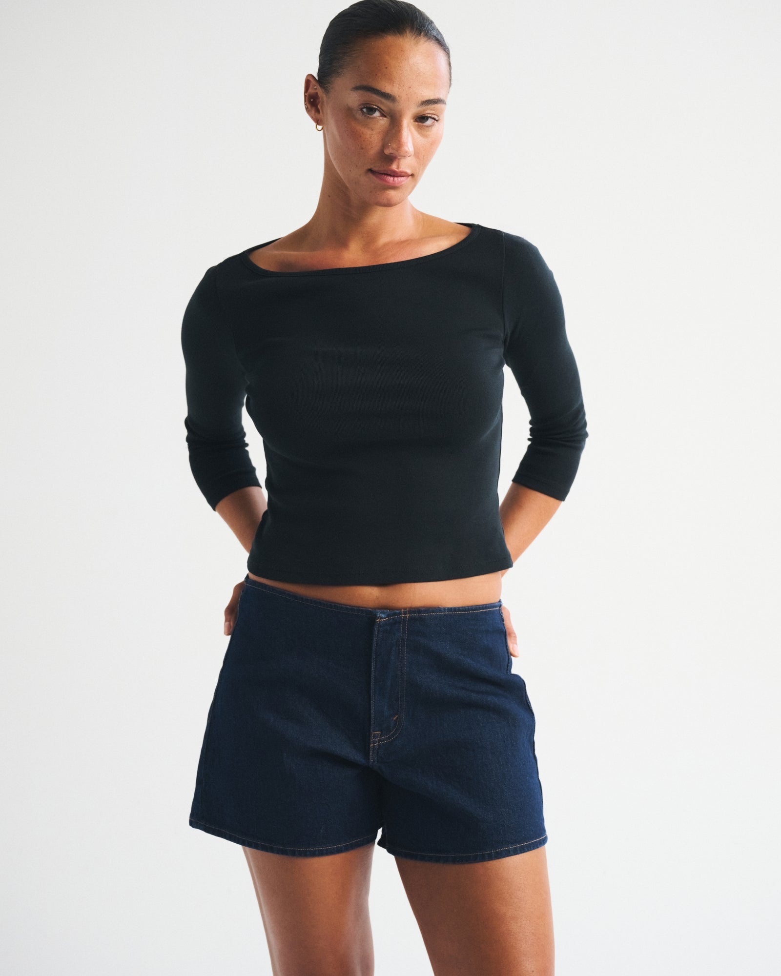 Abercrombie Curve Love Clean Waist Mid Rise A-Line Short