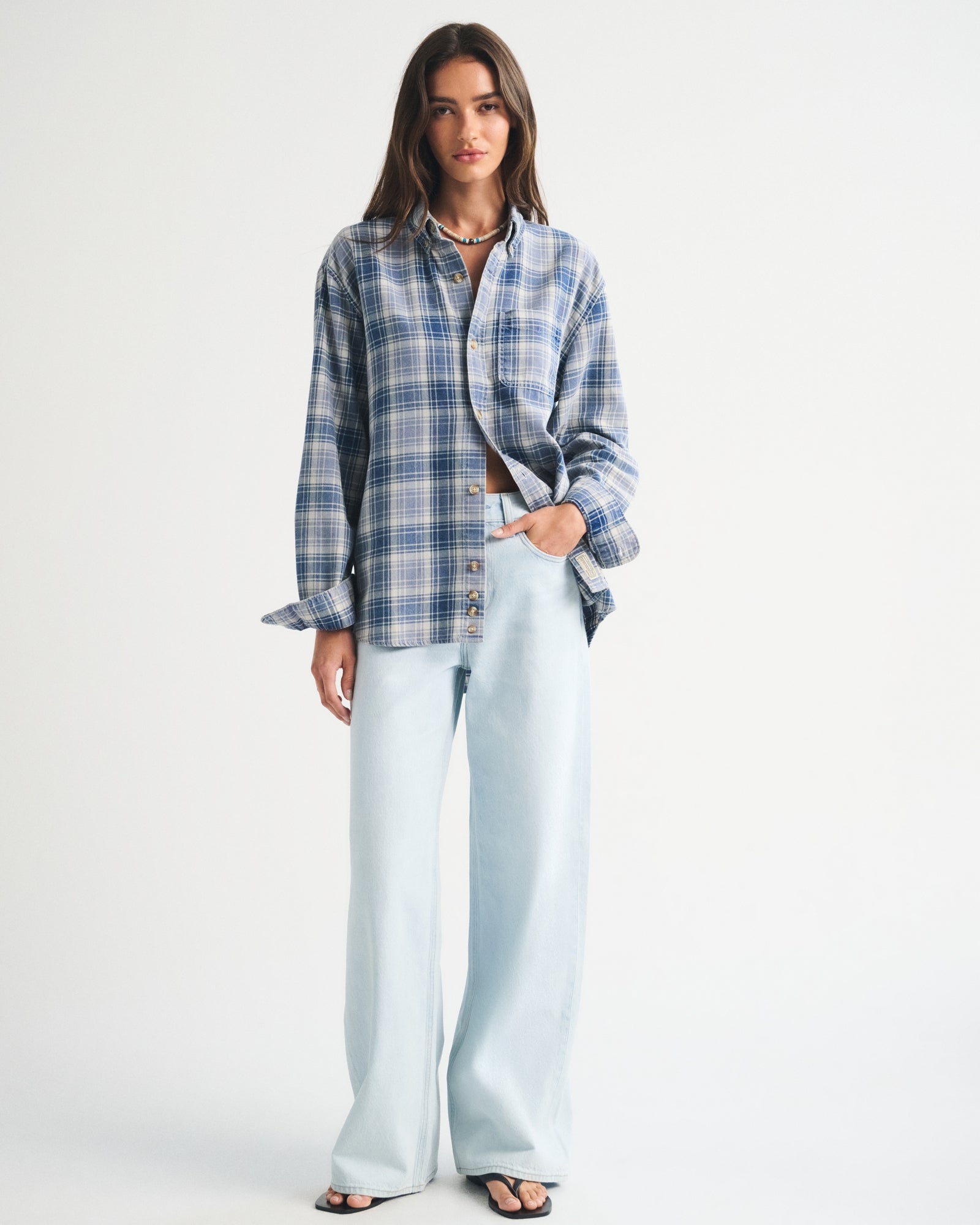 Abercrombie High Rise Wide Leg Fish Embroidered Jean