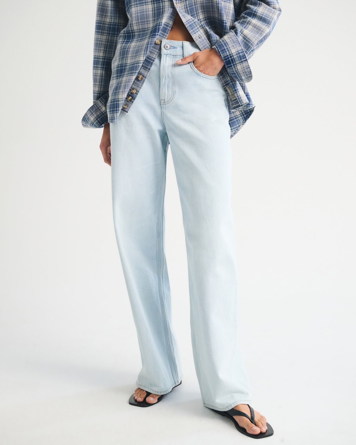 Abercrombie High Rise Wide Leg Fish Embroidered Jean
