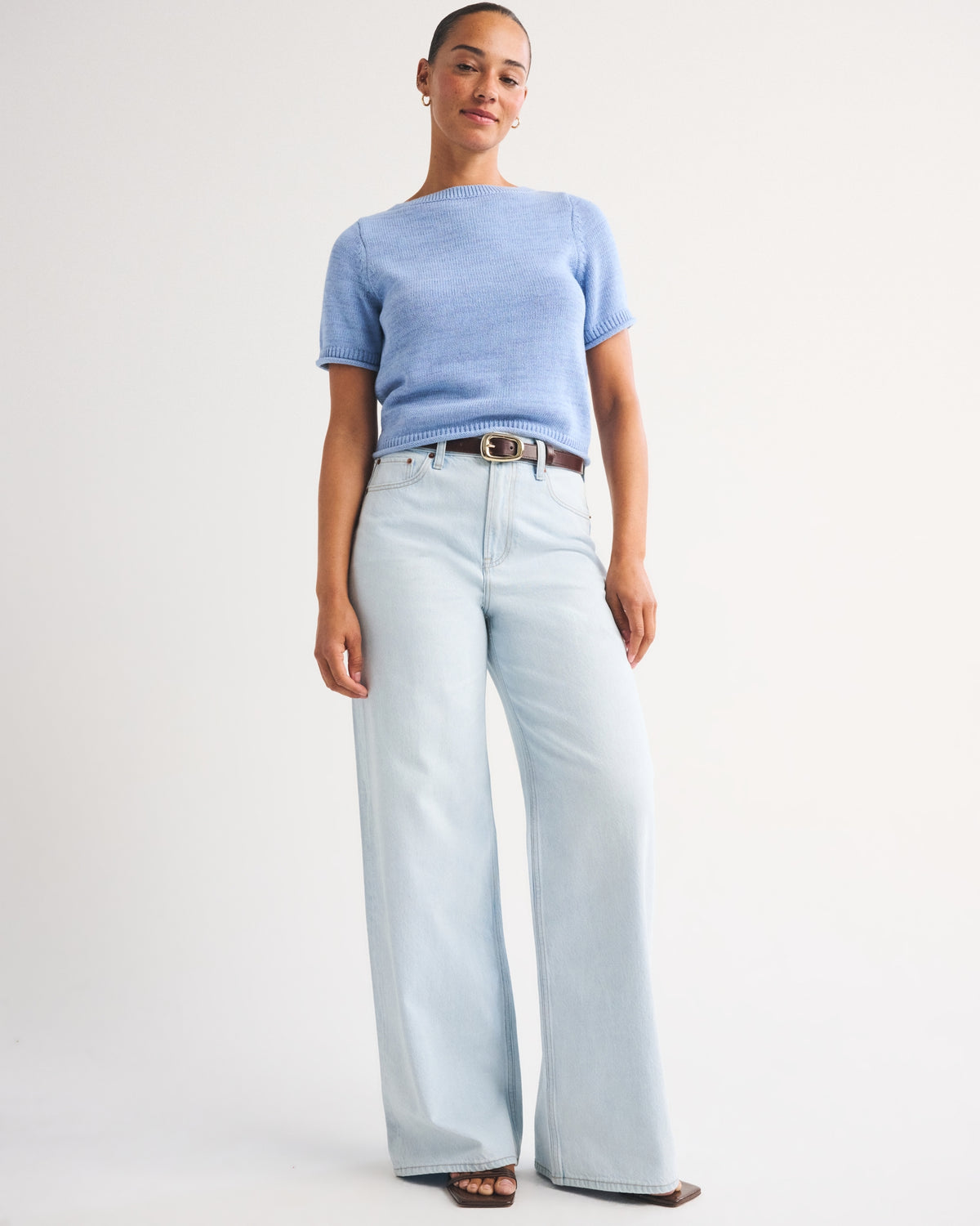 Abercrombie Curve Love High Rise Wide Leg Fish Embroidered Jean