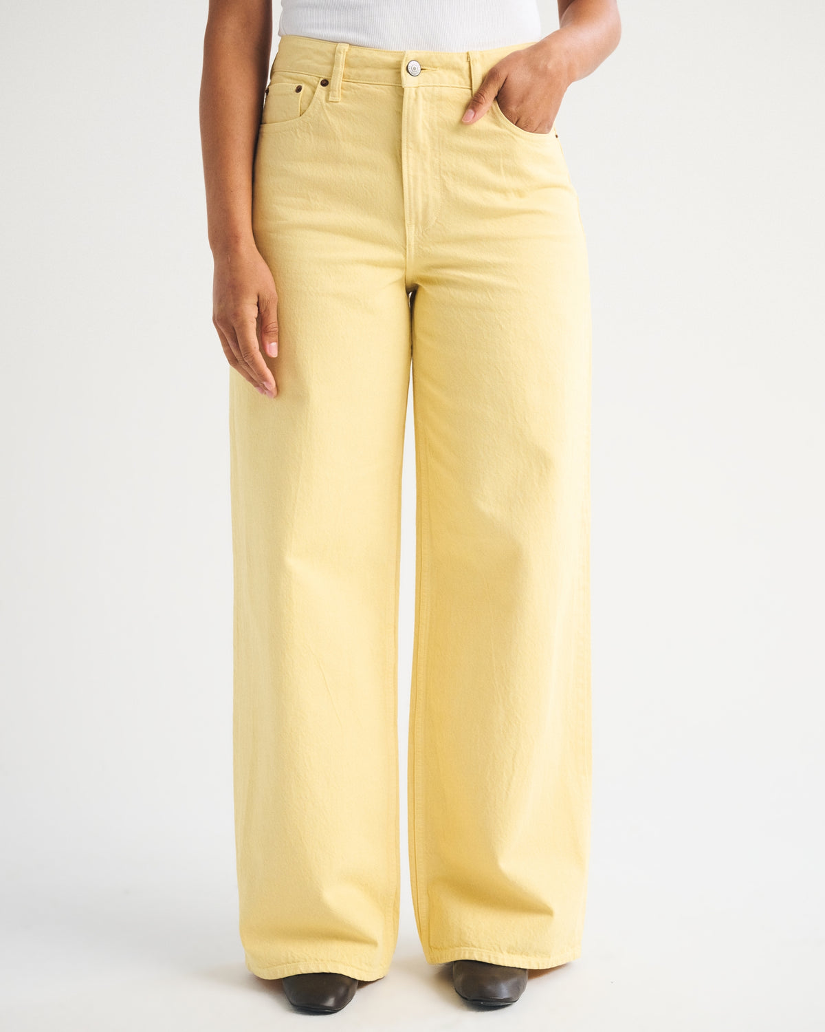 Abercrombie Curve Love High Rise Wide Leg Fish Embroidered Jean
