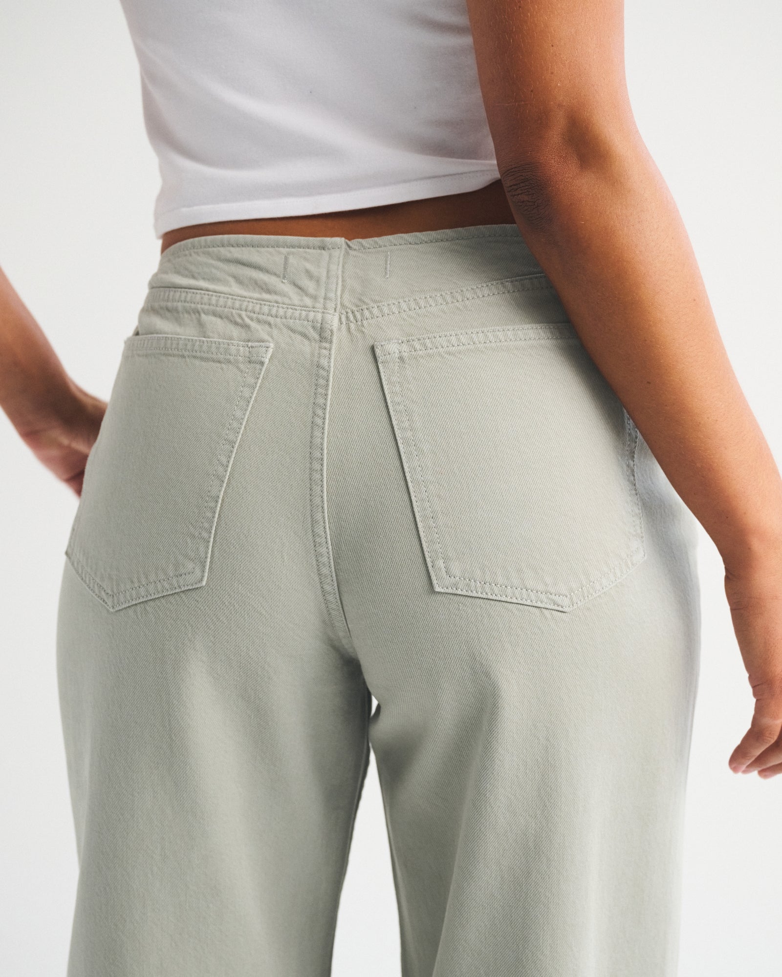 Abercrombie Curve Love Clean Waist Low Rise Ultra Loose Jean