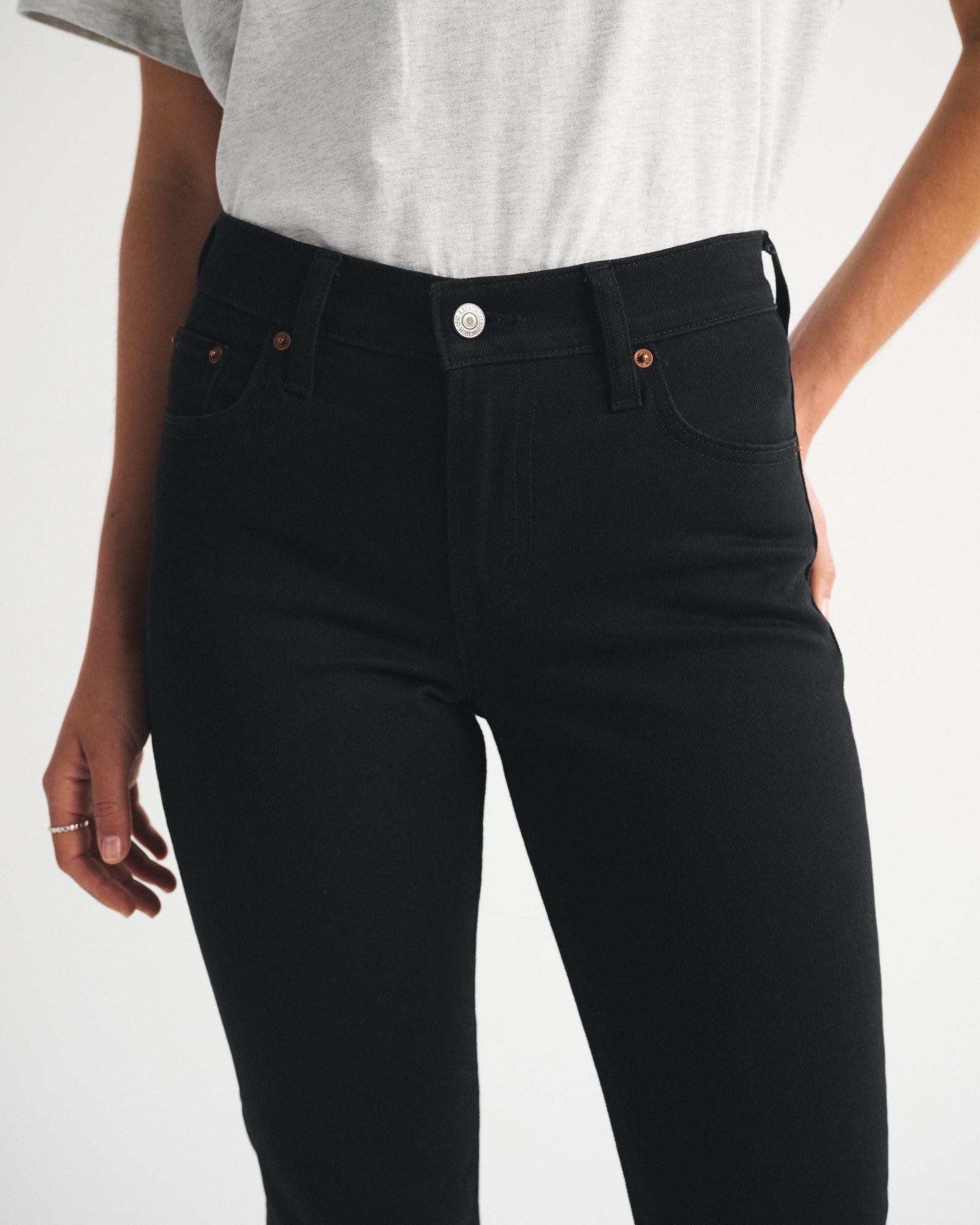 Abercrombie Mid Rise 90s Straight Jean
