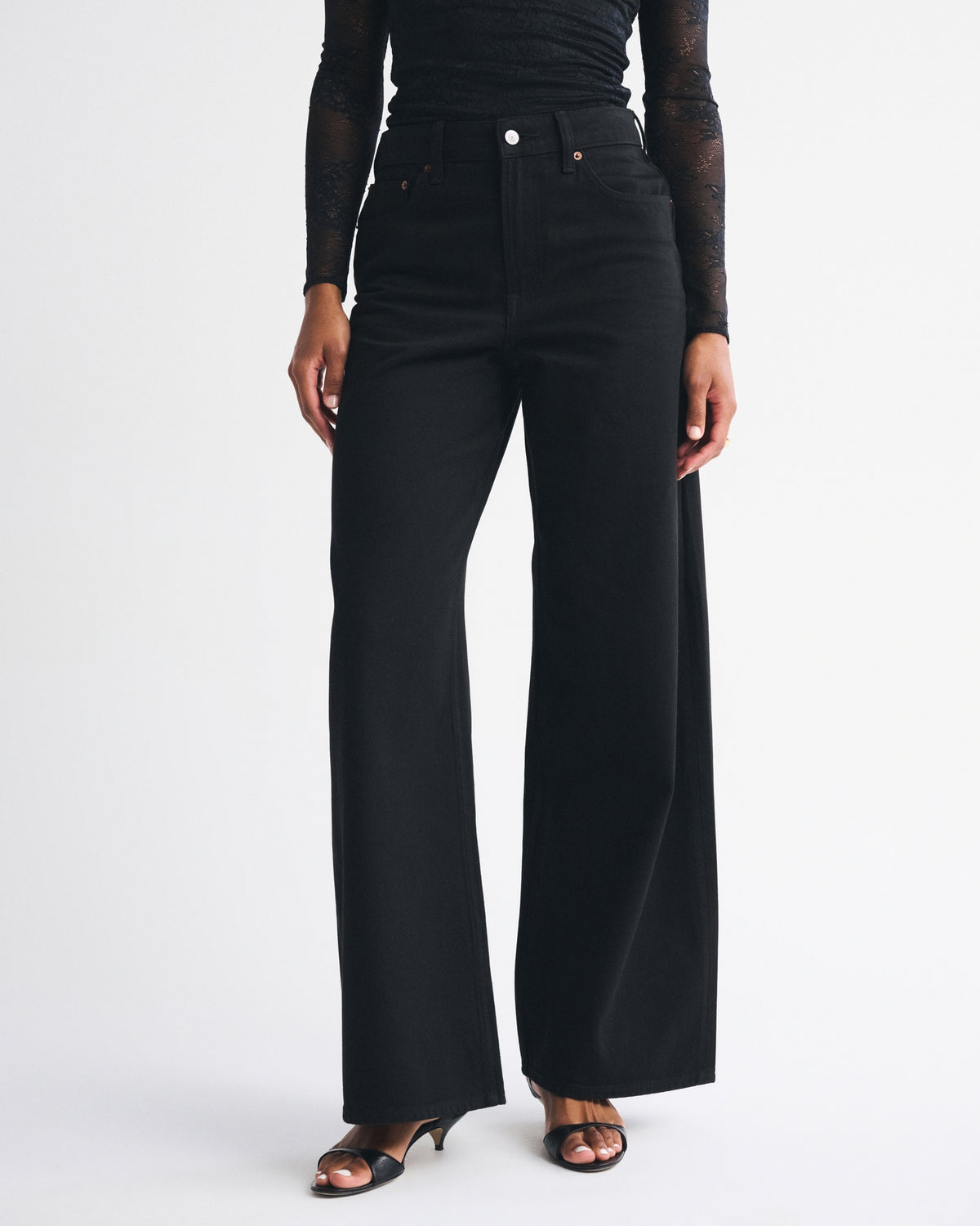 Abercrombie Curve Love High Rise Wide Leg Fish Embroidered Jean