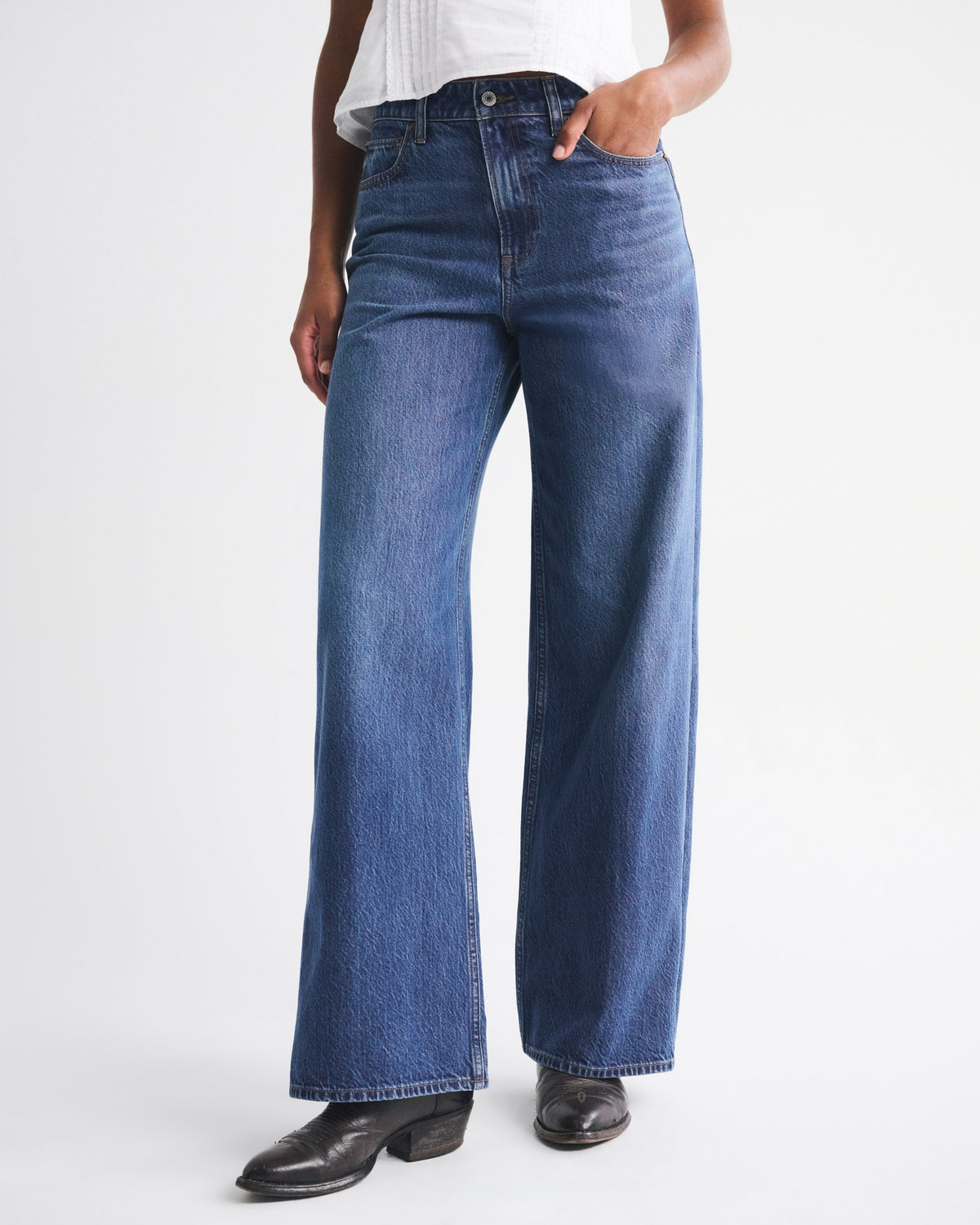 Abercrombie Curve Love High Rise Wide Leg Fish Embroidered Jean
