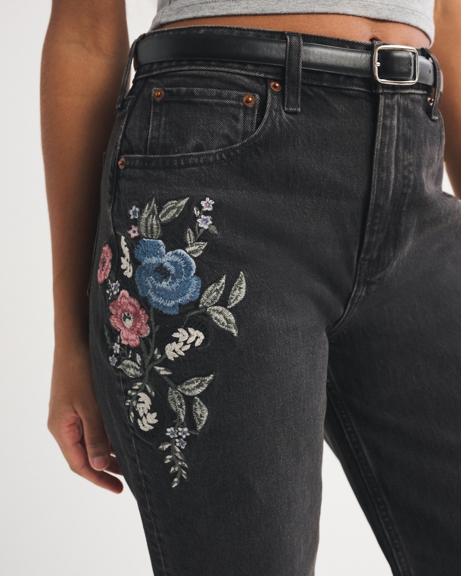Abercrombie Curve Love High Rise 90s Relaxed Floral Embroidered Jean